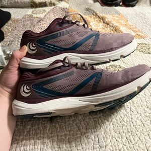 Topo Athletic Magnifly 4 purple